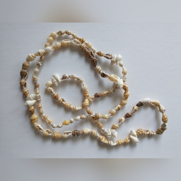 Shell String Necklace - Picture 1 of 2